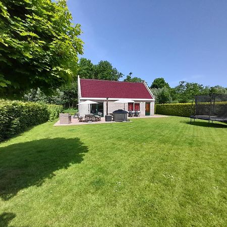 Wellnesshuis Met Hottub, Ligbad En Grote Tuin Tzummarum Exterior photo