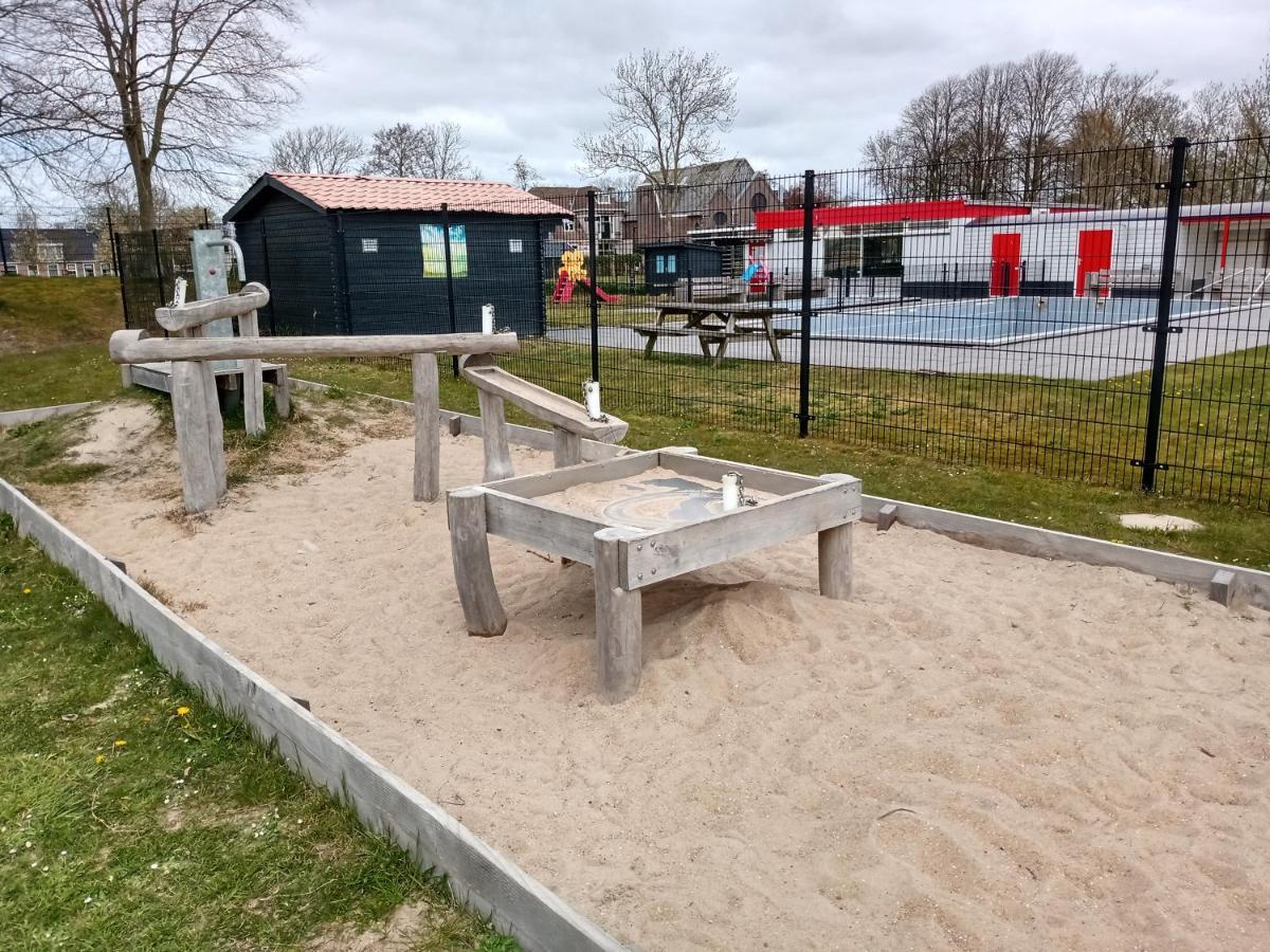 Wellnesshuis Met Hottub, Ligbad En Grote Tuin Tzummarum Exterior photo